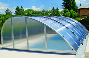 Abri de piscine forme oblique Windy Abri de piscine forme oblique Windy