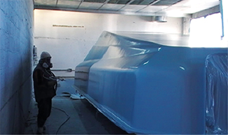 Application Gelcoat sur piscine coque polyester Application Gelcoat sur piscine coque polyester