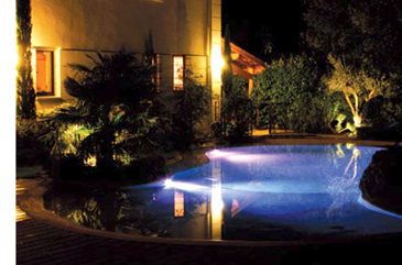 Piscine avec projecteur LED Eolia Piscine avec projecteur LED Eolia
