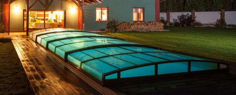 Abri piscine mirage parois transparent visuel de nuit