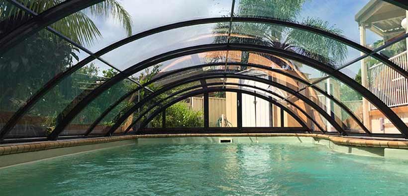 Vue sous abri piscine silhouette quartz Vue sous abri piscine silhouette quartz
