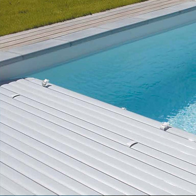 Volet immergé piscine roussillon avec moteur dans axe Volet immergé piscine roussillon avec moteur dans axe