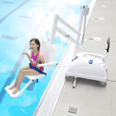 Sièges automatiques d'accès piscine