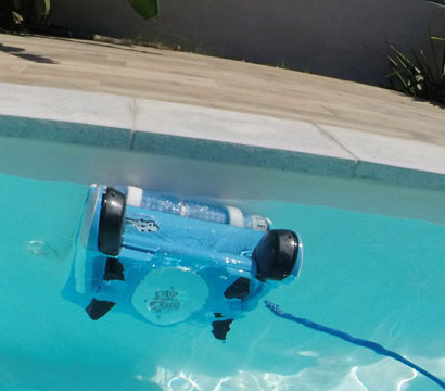 Système CleverClean : Robot Dolphin Nauty TC de Maytronics Système CleverClean : Robot Dolphin Nauty TC de Maytronics