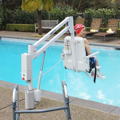 Ascenseur piscine pour personne handicapée AXS LIFT