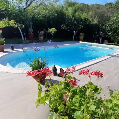 Piscine coque polyester PADANG 8,10 x 4,00m