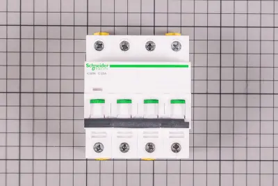 Disjoncteur Schneider 25A-4P déclenchement magnéto-thermique type iC60N-25A