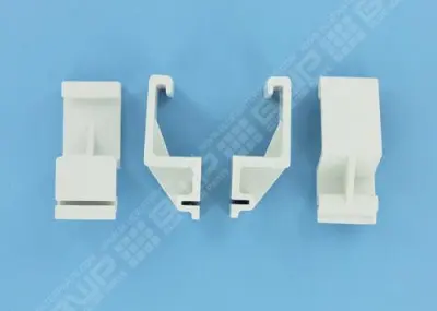 Crochet fixation bouche skimmer