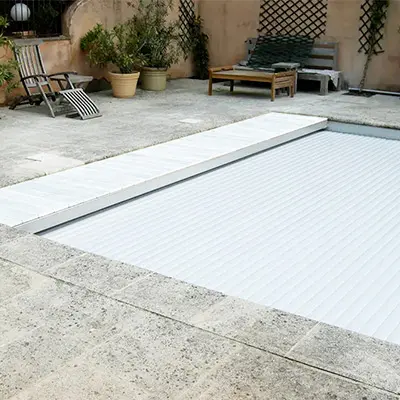 Volet immergé piscine prêt à poser