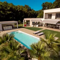 Piscine coque polyester ESTINA 9,60 x 4,00 m