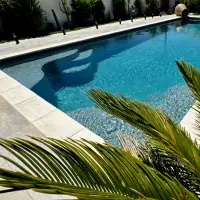 Piscine coque ESTINA 9,60m x 4m x 1,50m fond plat