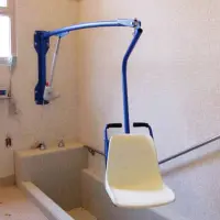 Siège automatique élévateur F130 pour piscine et spa 