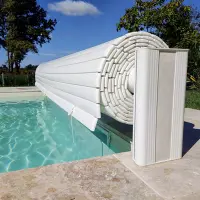 Volet hors sol Tot'em pour piscine de dimensions 3m x 3m