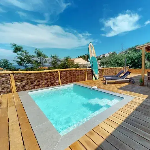 Coque mini piscine 4,30 x 2,30m surface inférieure à 10 m²