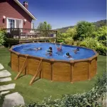 Piscine hors sol acier aspect bois ovale MAURITIUS avec jambes de force 5.27m x 3.27m x H:1.32m