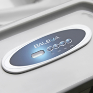 Le fonctionnement du spa Cirella est assuré par un contrôleur électronique Balboa® Le fonctionnement du spa Cirella est assuré par un contrôleur électronique Balboa®