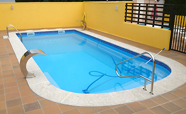 Piscine coque polyester PAROS Piscine coque polyester PAROS