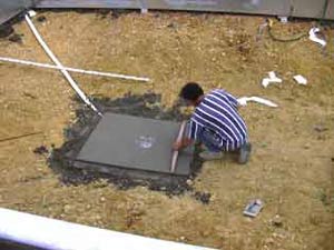 Construction piscine : coulage du beton et chape de fond Construction piscine : coulage du beton et chape de fond