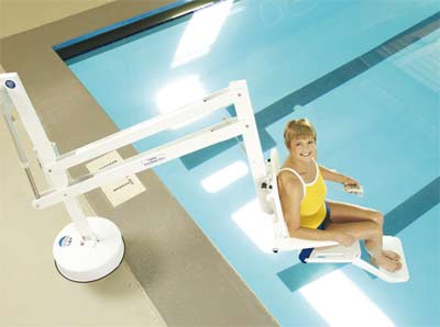 Lève personne SPLASH pour accessibilité des piscines aux personnes handicapées Lève personne SPLASH pour accessibilité des piscines aux personnes handicapées