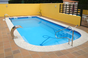 Piscine coque polyester PAROS Piscine coque polyester PAROS