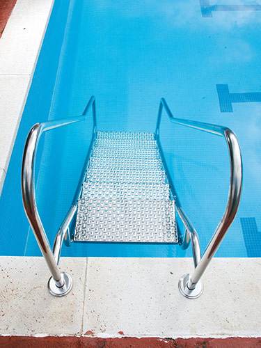 escalier inoxydable piscine