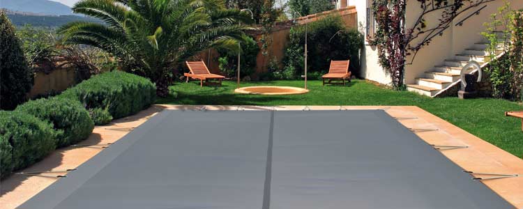 Couverture filtrante pour piscine