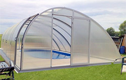 Porte coulissante en façade avec seuil abri pour piscines Windy Porte coulissante en façade avec seuil abri pour piscines Windy