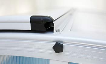 Rail coulissant pour porte abri silhouette Rail coulissant pour porte abri silhouette