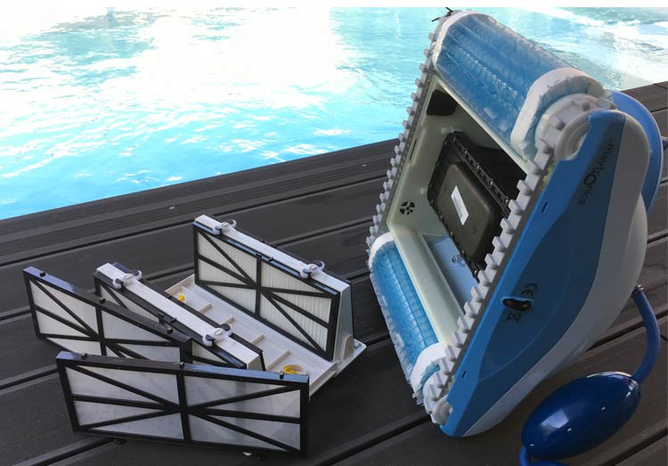 Le robot de piscine dolphin galaxy est fourni avec 4 cartouches filtrantes ultra fines.