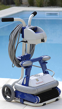 Robot de piscine Zodiac Sweepy Free livré avec son chariot de transport Robot de piscine Zodiac Sweepy Free livré avec son chariot de transport