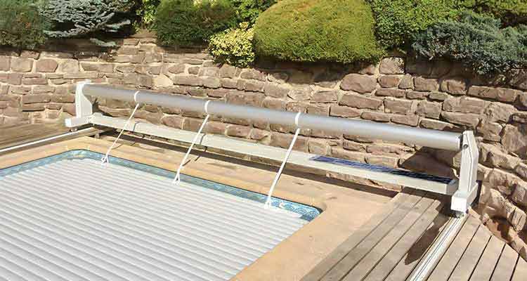Volet hors sol piscine mouv and roll solaire Volet hors sol piscine mouv and roll solaire