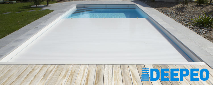 Volet immergé pour piscine DEEPEO avec lames blanches Volet immergé pour piscine DEEPEO avec lames blanches