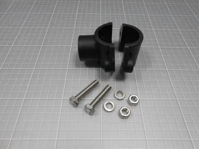 Bride de support de traverse pour élévateur hydraulique